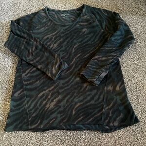 Comfort Club Cuddl Duds Green Zebra Print Fleece Long Sleeve Thumb hole Top L